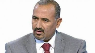 صورة الرئيس الزُبيدي يُعزي في استشهاد العقيد ناصر الجحافي