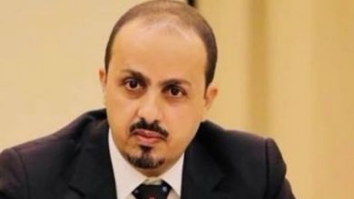 صورة تقرير: الإعلام.. حقيبة وزارية لا يعترف وزيرها بالرئيس اليمني