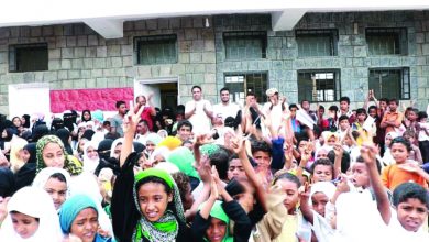 صورة “الهلال” يسهم في عودة 1800 طالب إلى مدارسهم في الخوخة اليمنية