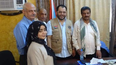 صورة لجنة المجلس الانتقالي للإغاثة والأعمال الإنسانية تقدم دعما خاصا لمستشفى النصر بـالضالع