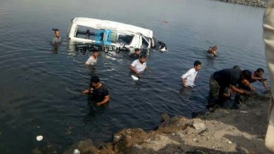 صورة طريق الموت .. وفاة خمسة ركاب بانقلاب حافلة في طريق الجسر بعدن