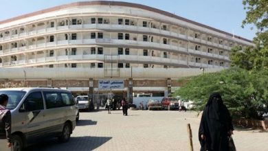 صورة في ظل العجز التام عن مواجهة الوباء.. طبيب طوارئ يحذر من تسجيل مئات الوفيات في العاصمة عدن