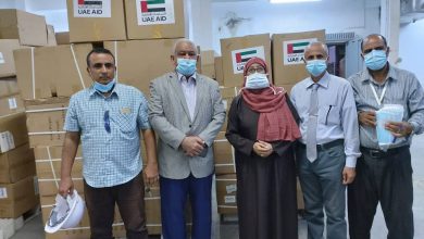 صورة اللجنة العليا للإغاثة والأعمال الإنسانية في الانتقالي تتسلم شحنة مساعدات طبية مقدمة من دولة الإمارات
