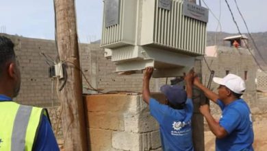 صورة خليفة الإنسانية تنفذ حملة لتحسين خدمة الكهرباء في سقطرى (صور)