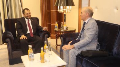 صورة الكاف يناقش مع نائب سفير جمهورية فرنسا المستجدات المتعلقة بتنفيذ اتفاق الرياض
