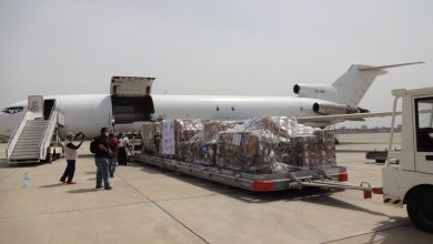 صورة وصول شحنة معدات طبية إلى مطار العاصمة عدن الدولي