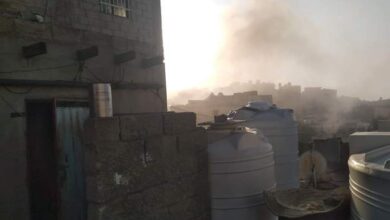صورة صورة.. مليشيا #الحوثي تقصف بالدبابات منازل المواطنين شرقي #تعز اليمنية