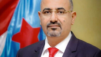 صورة الرئيس الزُبيدي يُعزّي الدكتور محمد السعدي بوفاة نجله يوسف