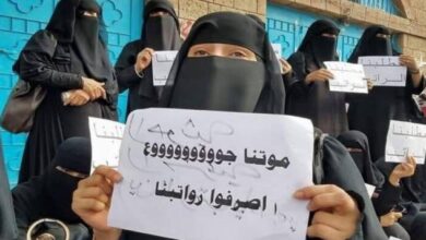 صورة تراجع مليشيا الحوثي عن صرف ربع راتب يثير سخط الموظفين