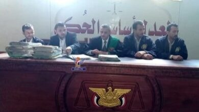 صورة المحكمة الجزائية التابعة لمليشيا الحوثي تصدر حكماً بإعدام 21 مواطناً ومصادرة أملاكهم