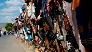صورة نصف ترليون موازنة سنوية و17 لواء سلمت للحوثيين في نهم .. صحفي جنوبي يكشف فساد مهول للمقدشي وارتباط وثيق بالحوثيين