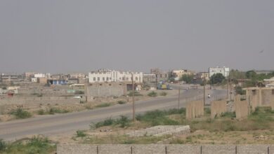 صورة مليشيا الحوثي تقصف الأحياء السكنية في حيس بقذائف الهاون