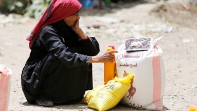 صورة انتهازية الحوثي وفساد “الشرعية” يعقدان الجهود الهادفة لتخفيف الأزمة الإنسانية