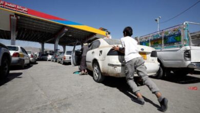 صورة إخفاء مليشيا الحوثي للوقود يتسبب بارتفاع أجور النقل والسلع بنسبة 50%