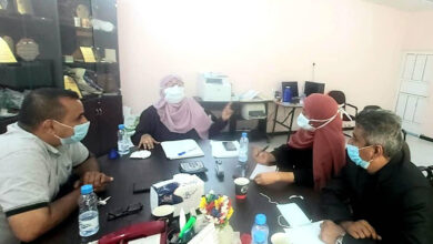 صورة لجنة مجابهة كورونا بالانتقالي تستعرض احتياجات مراكز العزل الصحي في العاصمة عدن
