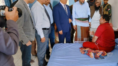 صورة الخُبجي يزور رئيس تنفيذية انتقالي لحج ويطمئن على صحته
