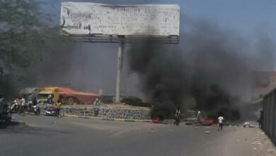 صورة احتجاجات في لحج تنديداً بفساد السلطة المحلية ودورها في خلق الأزمات