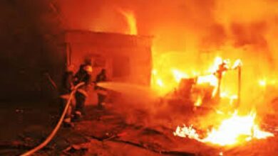 صورة نقل 7 مصابين جراء حريق بمنزل في لحج