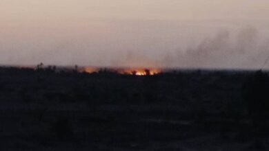 صورة مليشيا الحوثي تحرق مخيم للنازحين في حيس