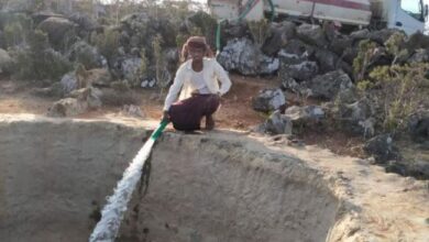 صورة سقطرى.. خليفة الإنسانية ترفد مناطق ديكسم بصهاريج المياه