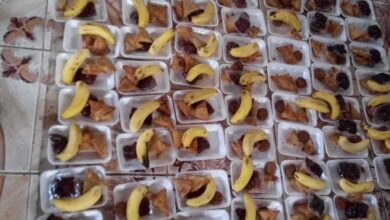 صورة لليوم الثاني عشر.. مبادرة شباب فاعل تواصل توزيع 1000 وجبة إفطار على الصائمين بالطرق في مداخل العاصمة عدن
