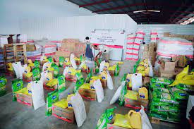 صورة الهلال الإماراتي يوزع اكثر من 1700 سلة غذائية خلال أسبوع على أهالي محافظتي #حضرموت و #شبوة
