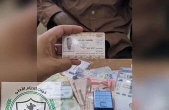 صورة الحزام الأمني يلقي القبض على مواطن أفريقي مجند لدى مليشيا الحوثي في الشيخ عثمان