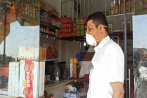 صورة مكتب الصناعة والتجارة يضبط 27 سلعة غذائية منتهية الصلاحية بلحج