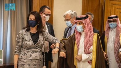 صورة وزير الخارجية السعودي يبحث مع نظيرته السويدية الجهود المشتركة لإنهاء الأزمة اليمنية