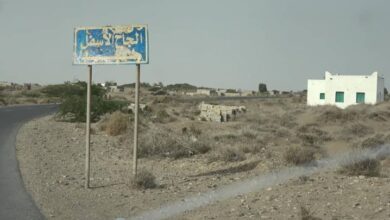 صورة الحُديدة اليمنية.. مدفعية المشتركة تدمر جرافة حوثية شرق الجاح