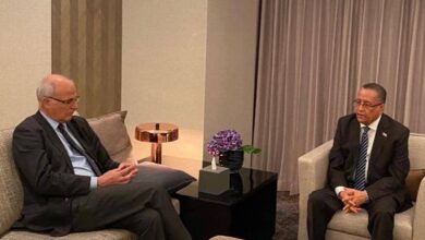 صورة الخُبجي يبحث مع السفير البريطاني جهود التهيئة للعملية السياسية الشاملة