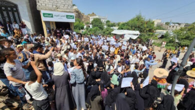 صورة احتجاجات غاضبة في تعز تطالب بالقصاص من مليشيا الإخوان