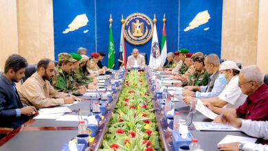 صورة الرئيس الزُبيدي يقف على مستوى جاهزية وحدات القوات المسلحة الجنوبية