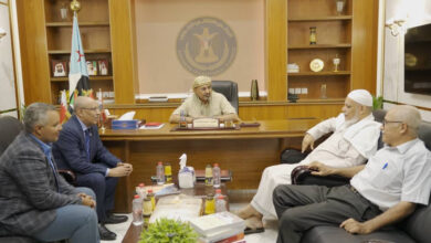 صورة الرئيس الزُبيدي يلتقي رئيس مجلس إدارة مركز حضرموت للدراسات التاريخية والتوثيق