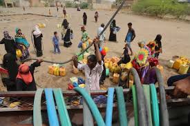 صورة بسبب تدمير شبكات المياه.. 18 مليون شخص في #اليمن يواجهون إجهادا مائيا