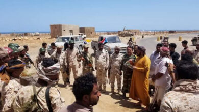 صورة رئيس انتقالي سقطرى يطلع على جاهزية القوات الجنوبية في المحافظة