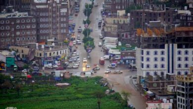 صورة مليشيا الحوثي تقتحم مركز جمارك في الحديدة وتفرج عن شاحنة محملة بالمخدرات