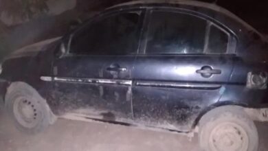 صورة الحزام الأمني يعثر على سيارة مسروقة مركونة في الطريق البحري بالعاصمة عدن