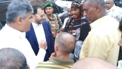 صورة الكاف وهيثم يزوران أسرة الشهيد محمد القناح بمدينة كريتر