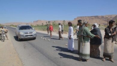 صورة أبناء حضرموت يمنعون خروج شاحنات نقل النفط من المحافظة