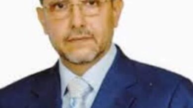 صورة رئيس انتقالي لحج يعزي في وفاة السلطان فضل العفيفي