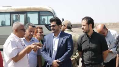 صورة نائب وزير النقل يتفقد مطار عدن ويشيد بجهود المهندسين والفنيين