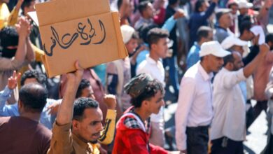صورة العرب اللندنية: الشرعية اليمنية تستنجد بالسعودية لوقف الانهيار الاقتصادي