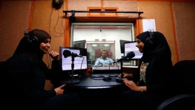صورة ضمن سياستها للتضييق على الحريات.. مليشيا الحوثي تغلق 6 إذاعات محلية في صنعاء