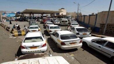 صورة لإنعاش السوق السوداء.. ميليشيا الحوثي تفتعل أزمة وقود في مناطق سيطرتها