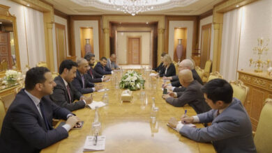 صورة الرئيس الزُبيدي يناقش مع المبعوث الأمريكي مستجدات الأوضاع السياسية والاقتصادية وجهود مكافحة الإرهاب