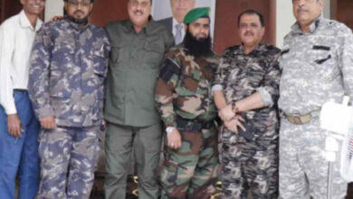 صورة العقيد الأحمدي يّطلع على نشاط إدارة مكافحة المخدرات للحزام الأمني بمعسكر الشعب