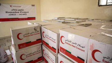 صورة الهلال الأحمر الإماراتي يواصل توزيع مساعدات رمضان في حضرموت
