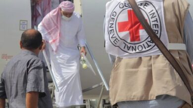 صورة اللجنة الدولية للصليب الأحمر تنتهي من نقل 117 أسيرا حوثيا