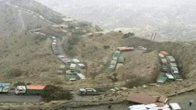 صورة الحوثي يرفض فتح الطرق إلى تعز اليمنية